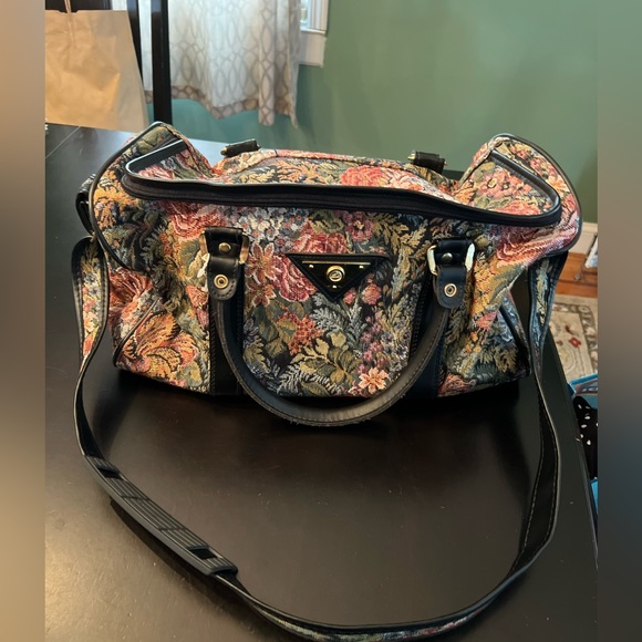 Medium size tapestry luggage, carry-on with strap never used  some wear - Picture 6 of 15